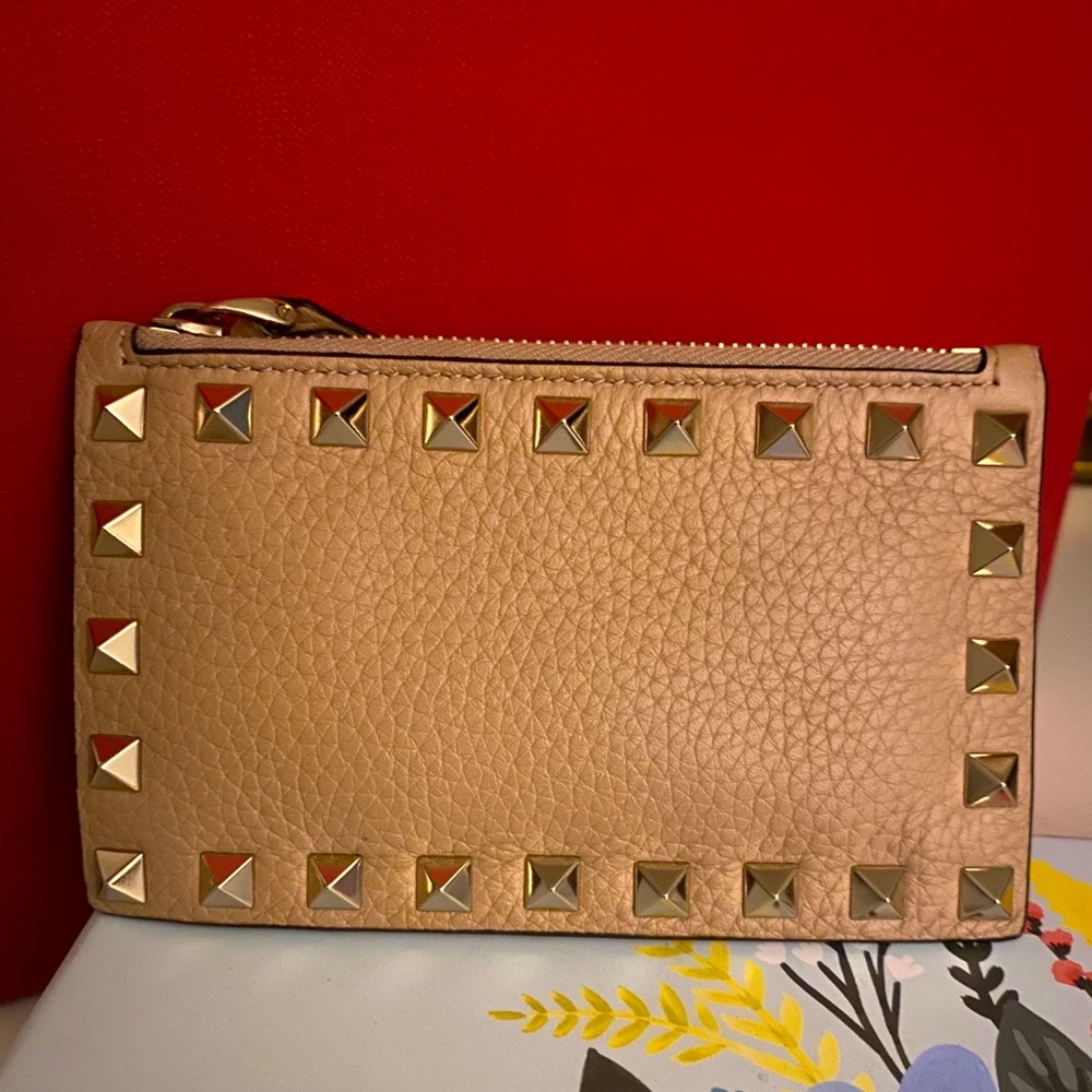 VALENTINO ROCKSTUD CALFSKIN ZIPPERED CARDHOLDER